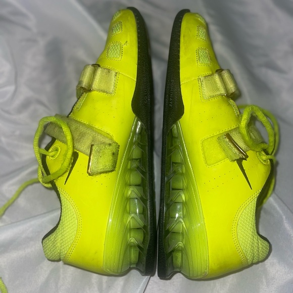 Nike - Picture 2 of 6